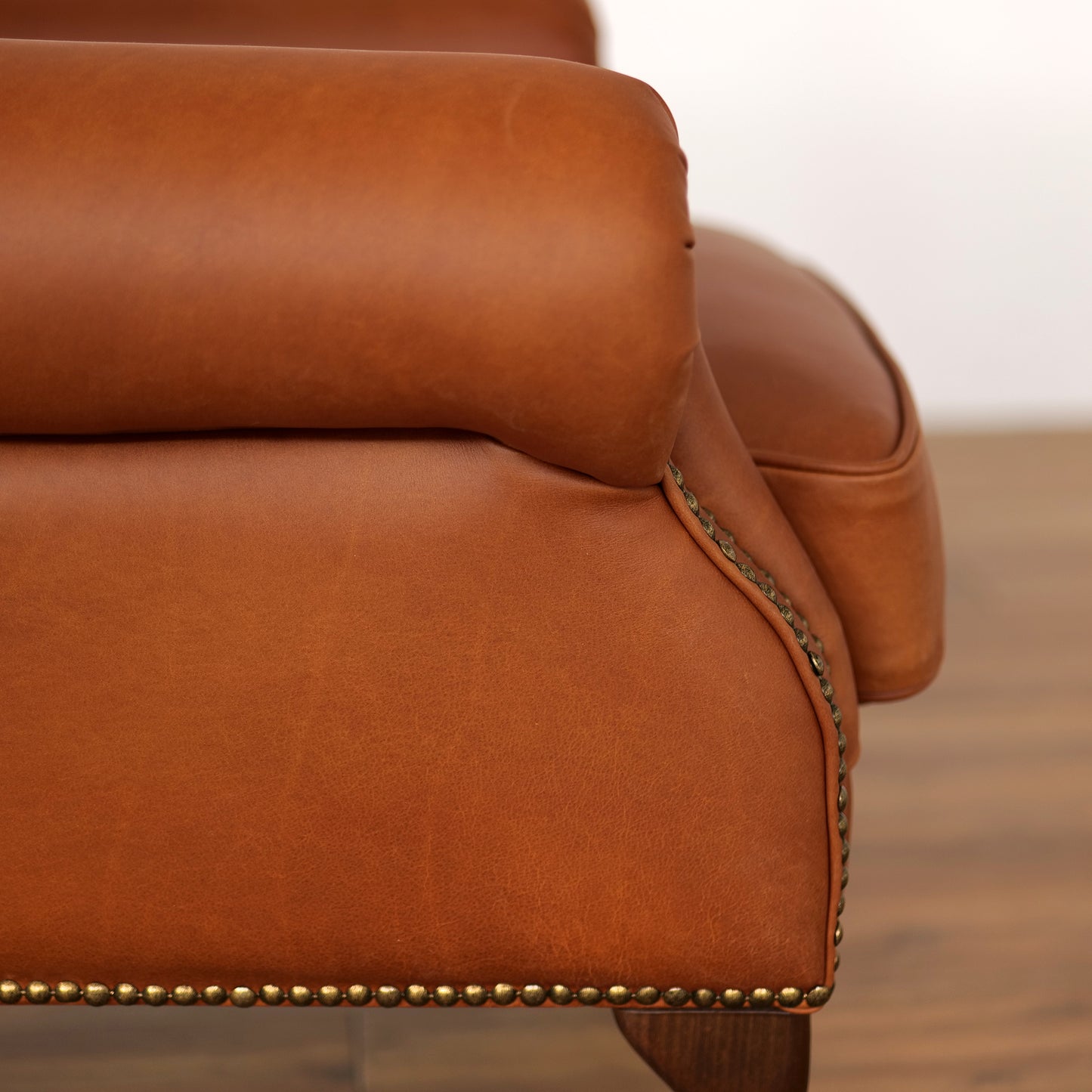 Poltrona Chesterfield Bergere Regina Pelle Fiore Old Cognac