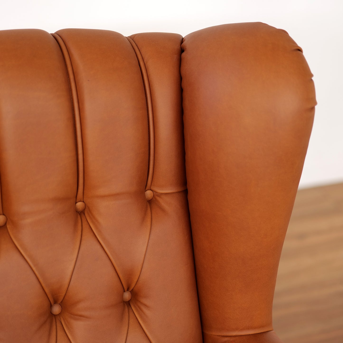 Poltrona Chesterfield Bergere Regina Pelle Fiore Old Cognac