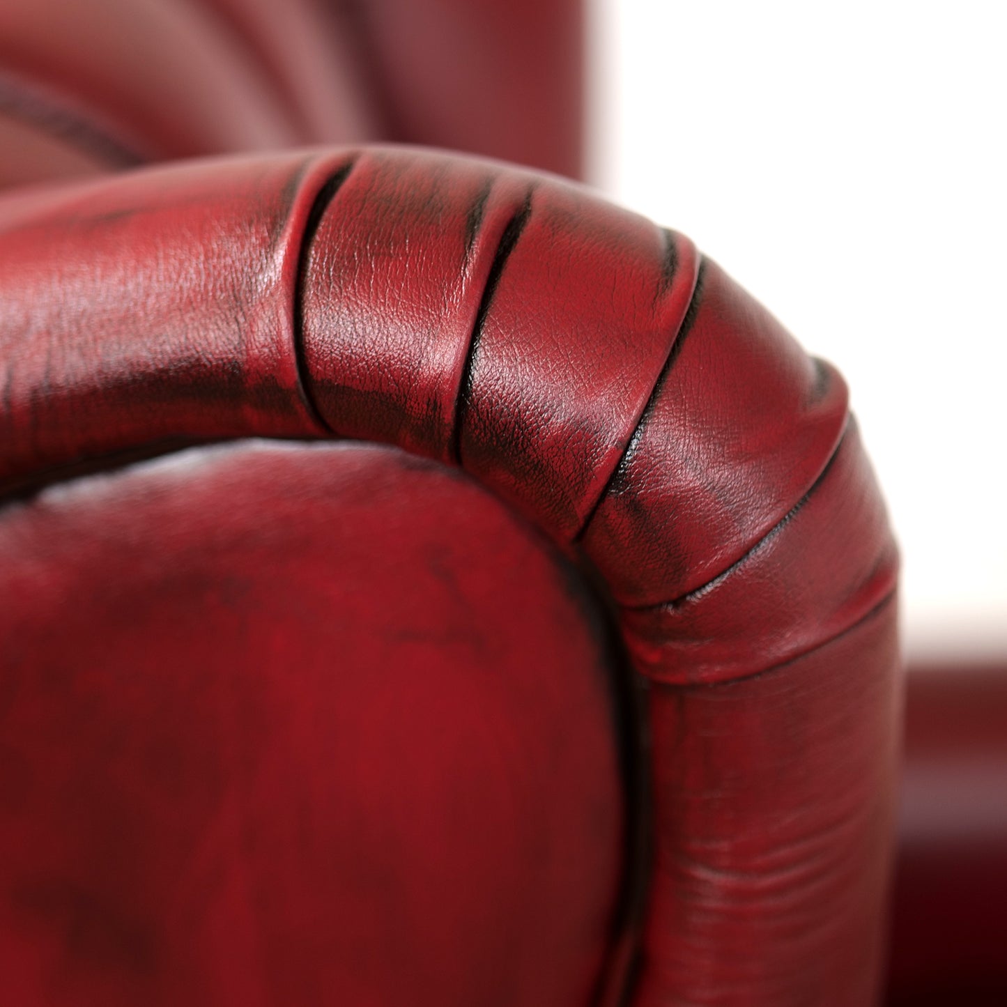 Poltrona Chesterfield Bergere Regina Pelle Fiore Premium - Design Iconico