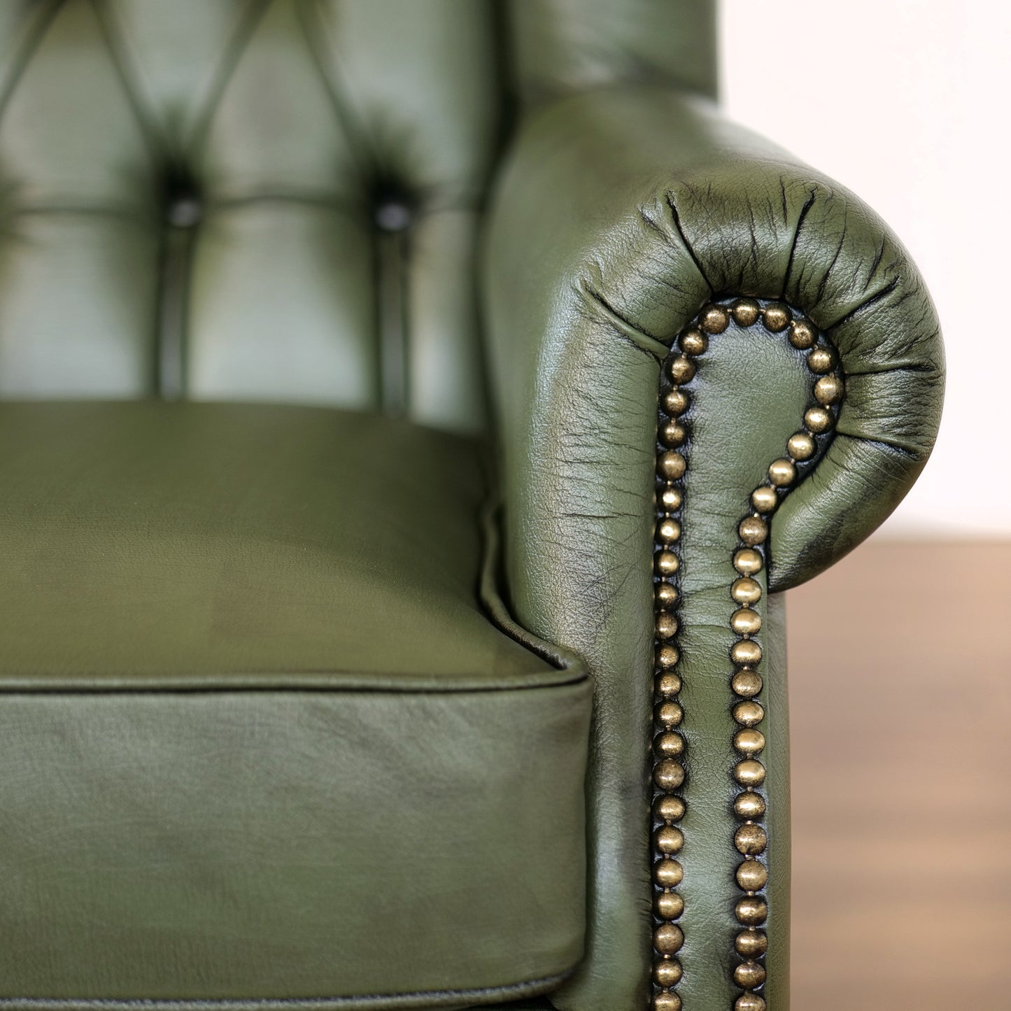 Poltrona Chesterfield Bergere Regina Pelle Fiore Premium - Design Iconico