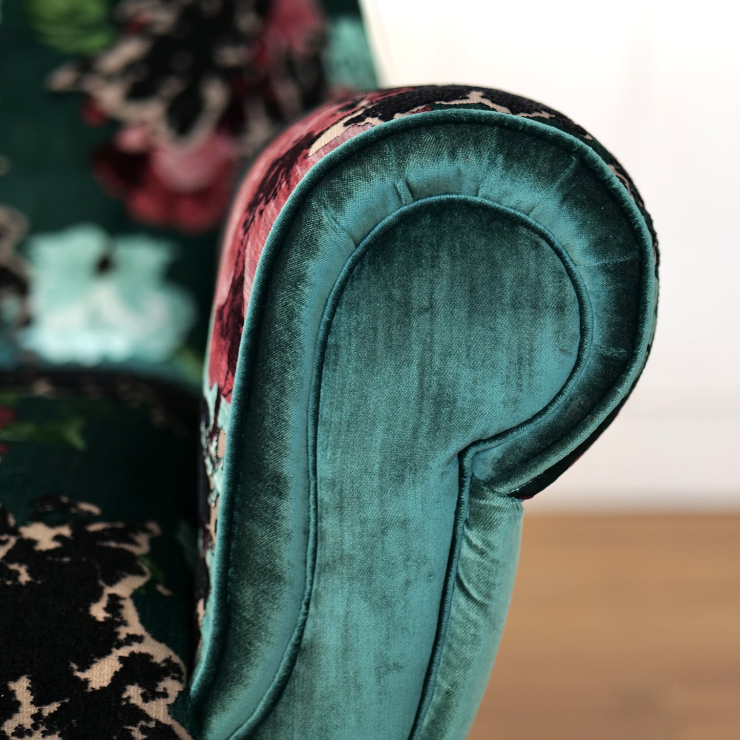 Poltrona Vico Velluto e Tessuto Fantasia - Design Iconico